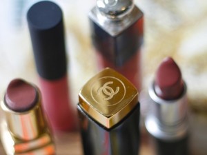 Lippgloss und Lippenstift