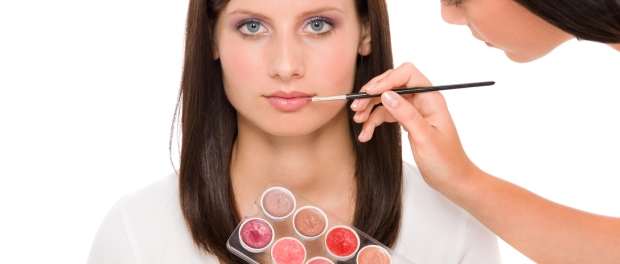 Lippenstyling beim Make-up-Artist