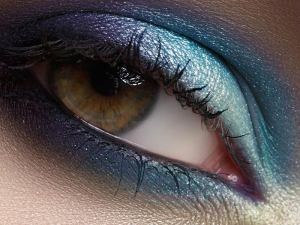Smokey Eyes in blauem Farbton